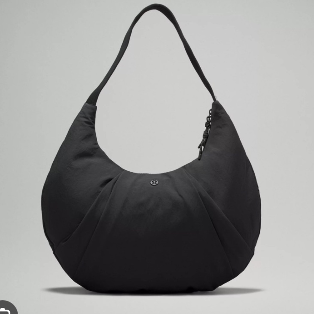 Lululemon Pleated Shoulder Bag in black